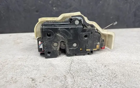 Volkswagen Golf V Rear door lock 1K9839767