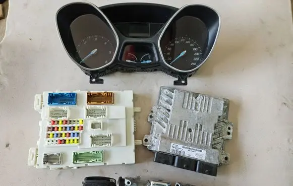 Ford Focus Engine control unit/module BV6112A650NG S180133028A BV6N14A073EP