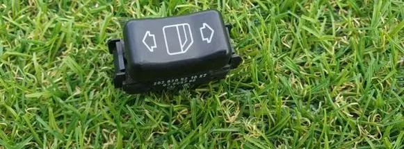 Mercedes-Benz C W202 Electric window control switch 2028205210