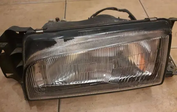 Mazda 323 Headlight/headlamp 11061308