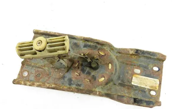 Chrysler Voyager Spare wheel mounting bracket 