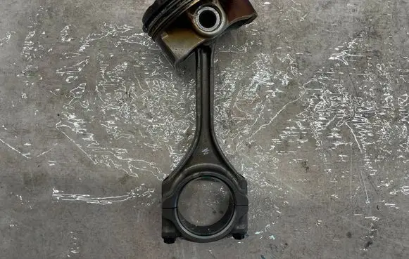 Toyota RAV 4 (XA50) Piston with connecting rod