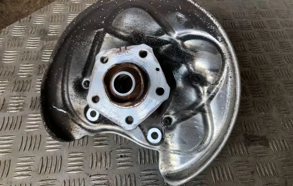 Rear wheel hub