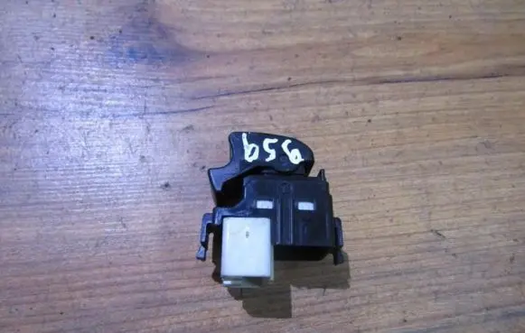 Toyota Yaris Electric window control switch