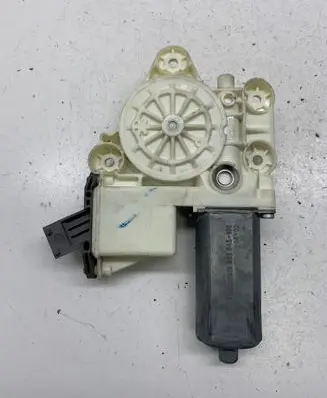 Toyota Avensis T250 Front door window regulator motor 6982005050 994023 999060102