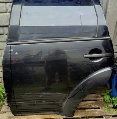 Mitsubishi Outlander Rear door