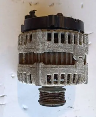 Volkswagen PASSAT B8 Generator/alternator 0L903023D