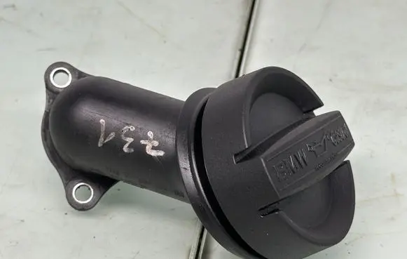 BMW 7 F01 F02 F03 F04 Oil fill pipe 7507224 11127507224