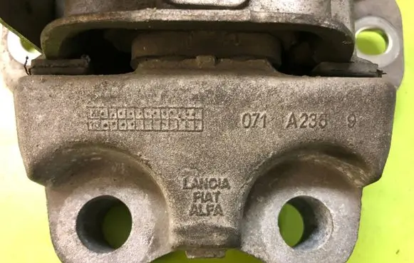 Fiat Linea Engine mount bracket 071A2369