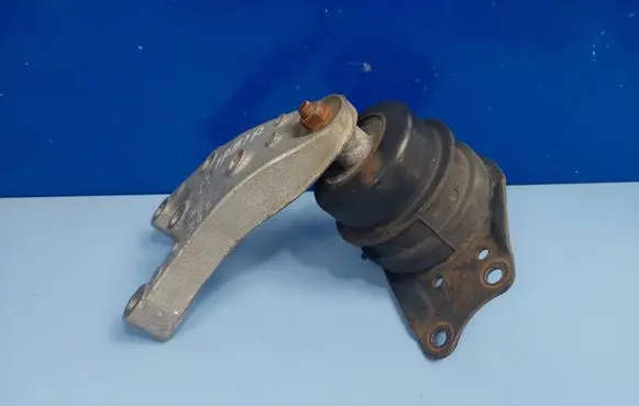 Skoda Fabia Mk1 (6Y) Engine mount bracket 3618292 6Q0199185M