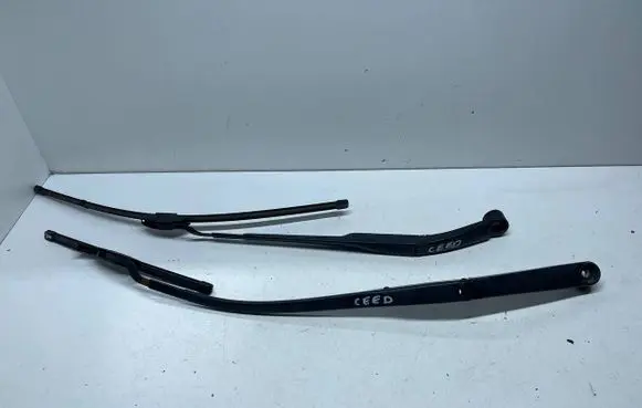 Front wiper blade arm