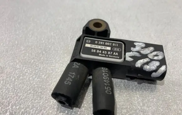 Chrysler 300 - 300C Exhaust gas pressure sensor 56044587AA 0281002811