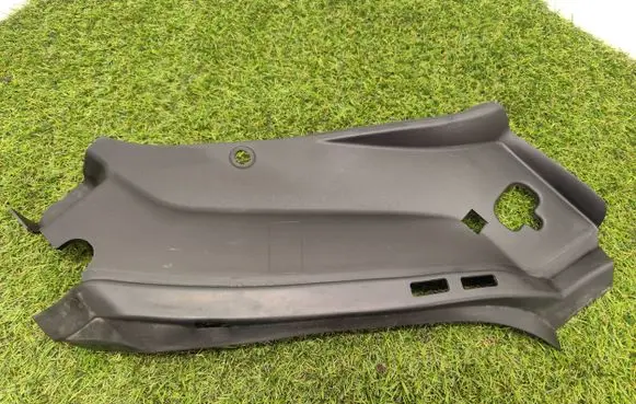 Engine bonnet/hood lock trim molding