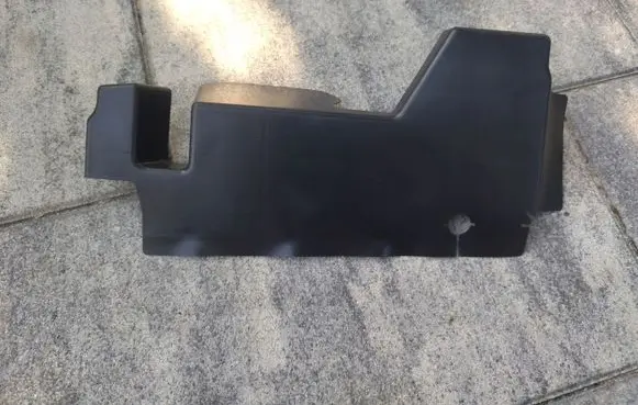 Land Rover Discovery 3 - LR3 Radiator mount bracket DHN500034SLR00030
