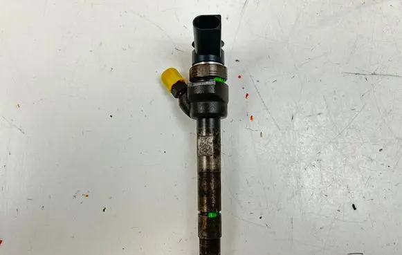 BMW 3 F30 F35 F31 Fuel injector 7798446