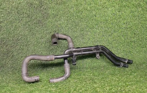 Volkswagen Jetta VI Engine coolant pipe/hose 04E121070J