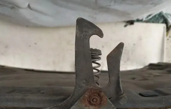 Volvo S60 Engine bonnet (hood) release handle