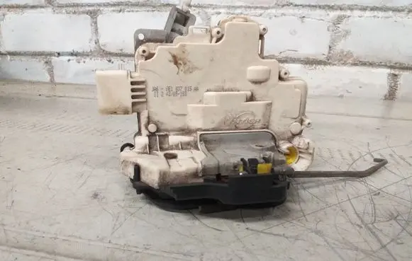Audi A4 S4 B7 8E 8H Front door lock 8E1837015AA