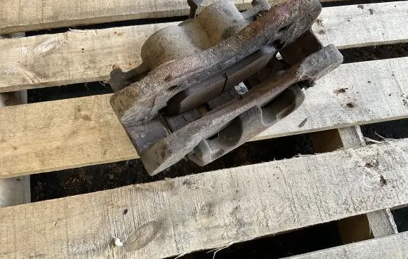 Isuzu D-Max Front brake caliper