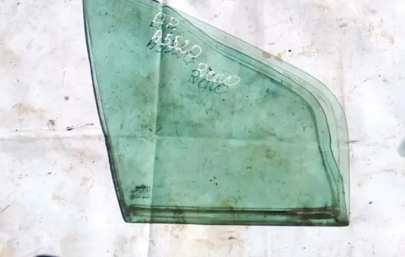 Renault Scenic I Front door vent window glass four-door 