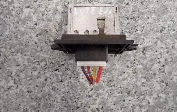 Nissan Note (E11) Heater blower motor/fan resistor 