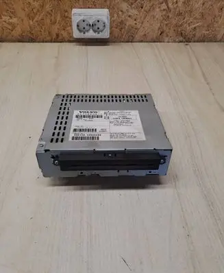 Volvo S40 Radio/CD/DVD/GPS head unit 30732600 49069208