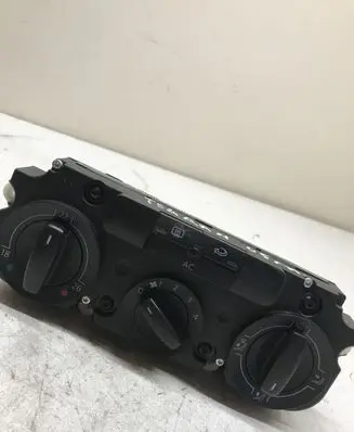 Volkswagen Touran I Climate control unit 743138
