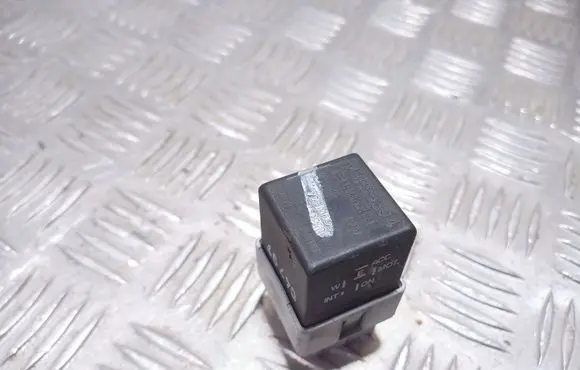 Mitsubishi Carisma Other relay MB953394