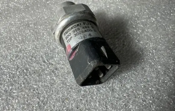 Audi A4 S4 B5 8D Air conditioning (A/C) pressure sensor 8D0959482B