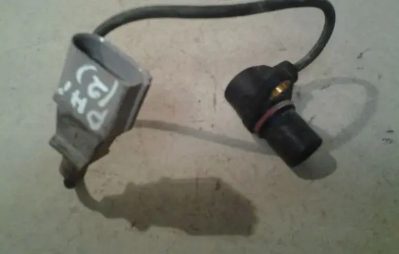 Volkswagen Phaeton Crankshaft position sensor 0261210146 06A906433E