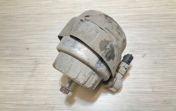 Engine mount bracket