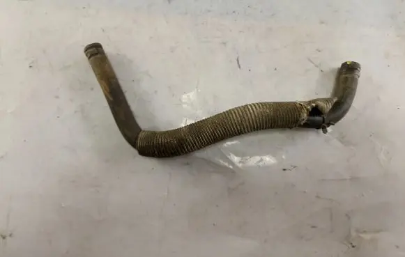 Coolant pipe/hose