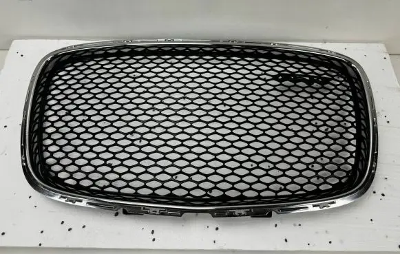 Chrysler 300C Front bumper upper radiator grill 80207 K5002