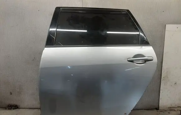 Mitsubishi Grandis Rear door 