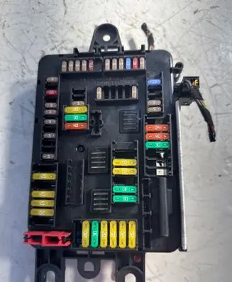 BMW 1 F20 F21 Fuse module 9389070 962981 19561000001