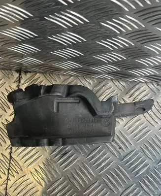 Opel Astra K Fender foam support/seal 13475912