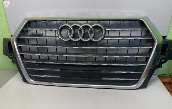 Audi Q7 4M Front bumper upper radiator grill 4M0853651