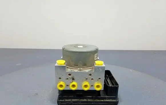 Ford Mondeo MK I ABS Pump EG9C-2C405-EJ
