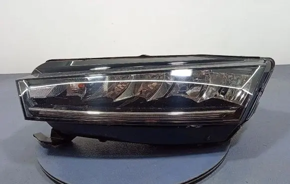 Skoda Octavia 985 Headlight/headlamp 5E4941015