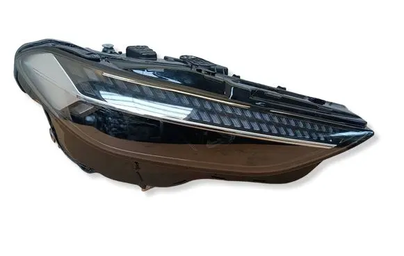Audi A5 Headlight/headlamp 8B3941034