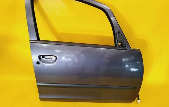 Mitsubishi Colt Front door