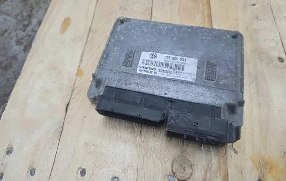 Volkswagen Polo III 6N 6N2 6NF Engine control unit/module 03E906033