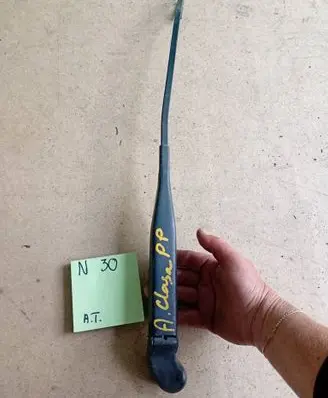 Mercedes-Benz A W168 Front wiper blade arm 56568898
