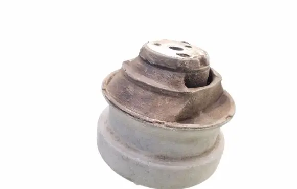 Mercedes-Benz E W124 Engine mount bracket