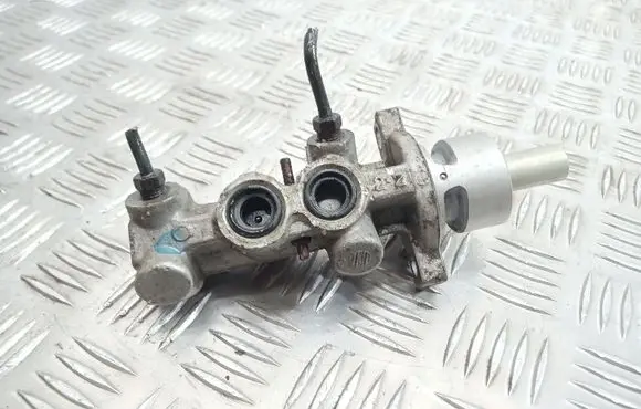 Toyota Yaris Master brake cylinder