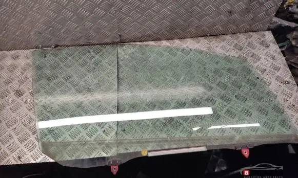 Toyota Yaris Front door window/glass (coupe) 