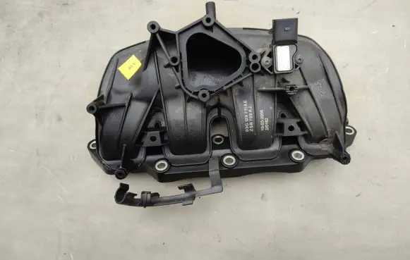 Volkswagen Tiguan Intake manifold 03C129711AE ZSB709AJ
