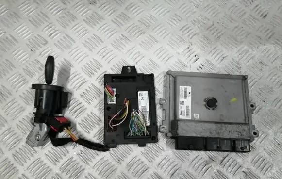 Dacia Sandero Engine control unit/module 237102806R V29030397A 140520458