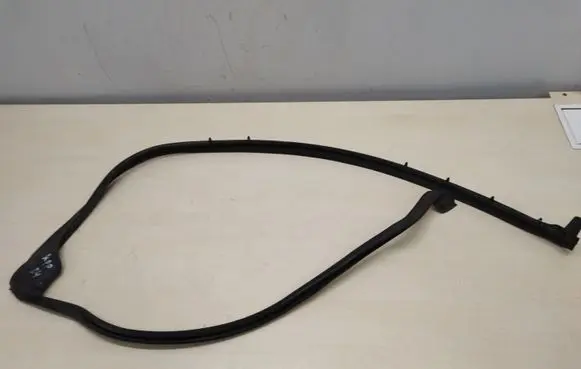 Audi A8 S8 D4 4H Rubber seal front coupe door 4H0837717