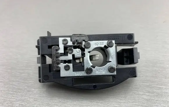 BMW X5 E70 Tail light bulb cover holder 7262576 63217262576